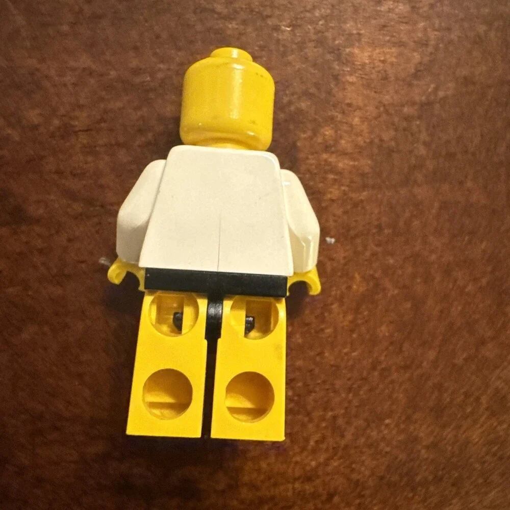 LEGO Pirates Minifigures Lot of 7 w/ Accessories Hats & Weapons